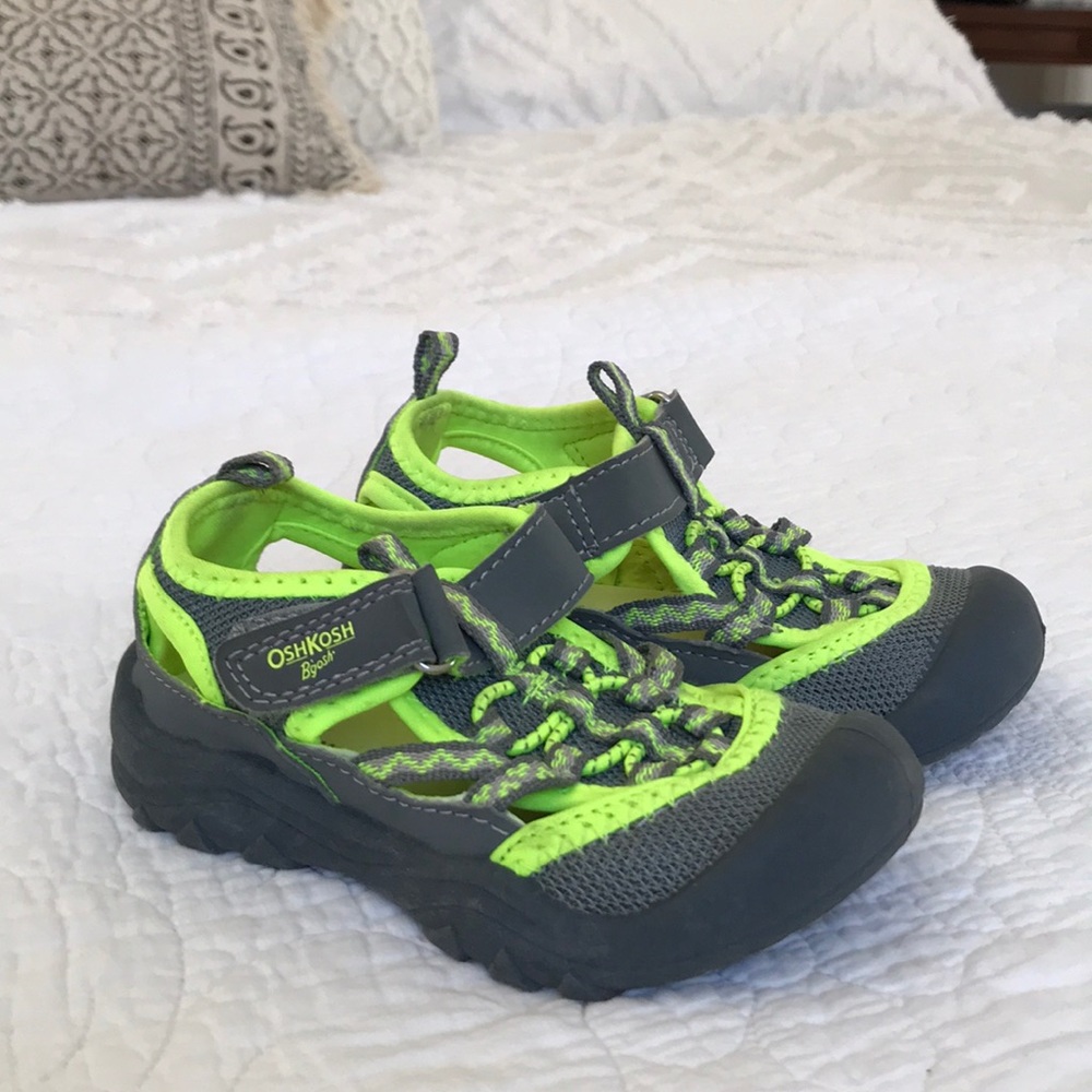 OSH KOSH Kids water shoes 🌊